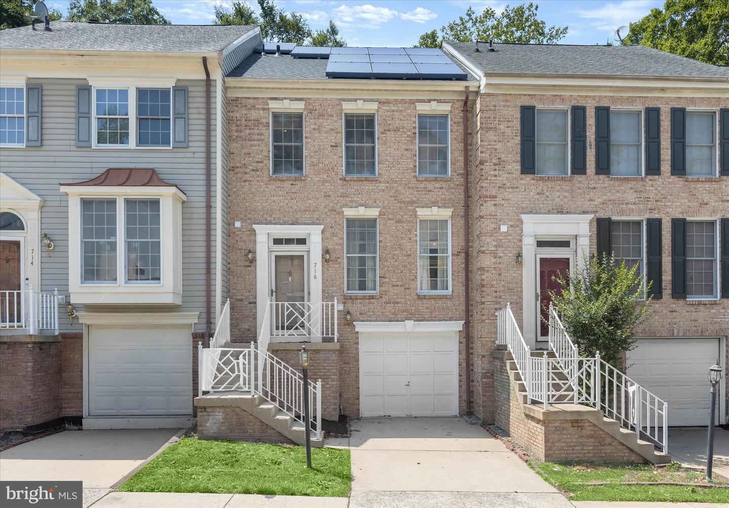 716 STREAMSIDE DR