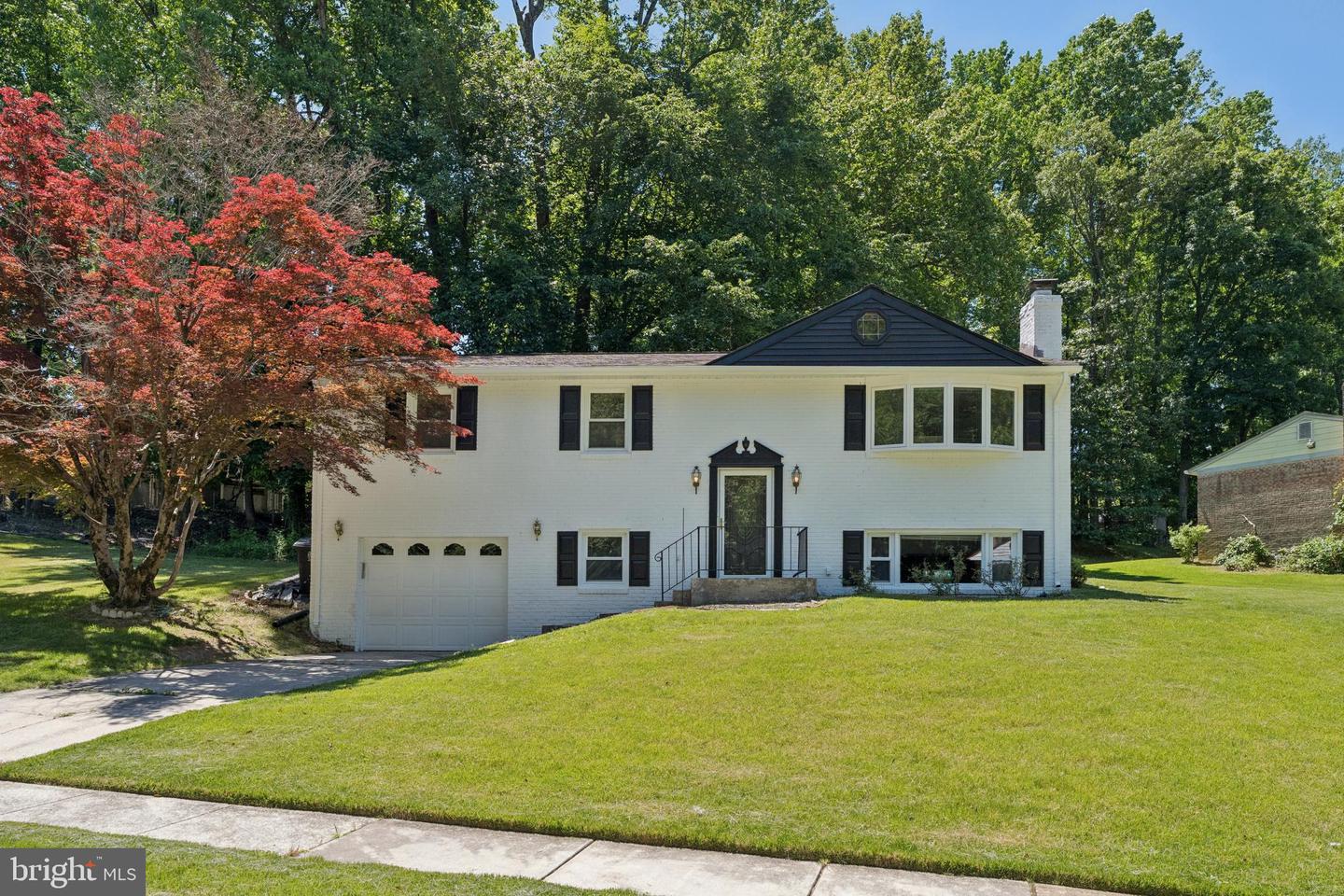 4801 Woodford Ln Property Photo 1
