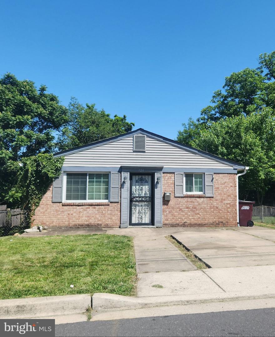 724 Mentor Ave Property Photo 1