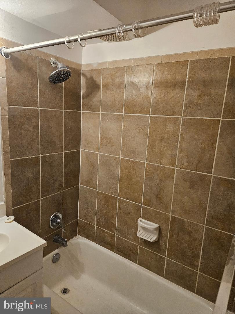3936 Stone Gate Dr #d Property Photo 2