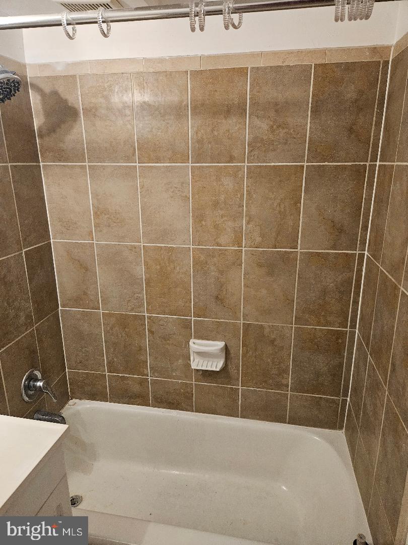 3936 Stone Gate Dr #d Property Photo 3