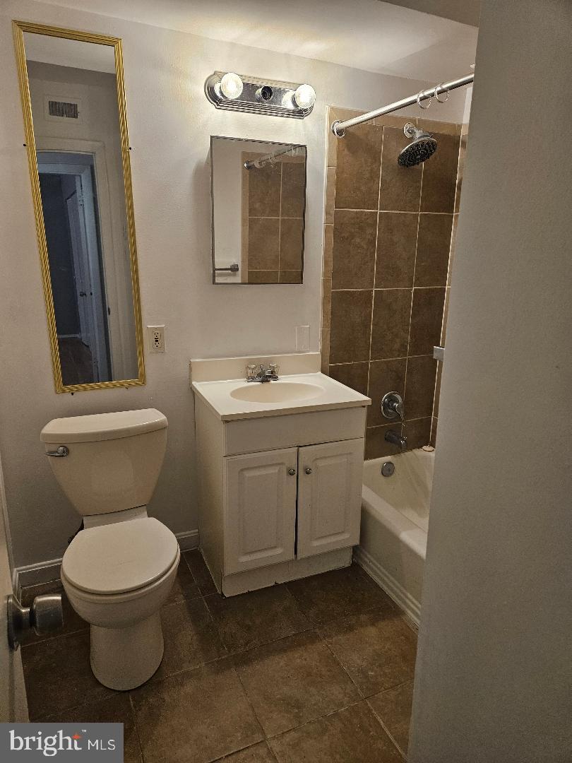 3936 Stone Gate Dr #d Property Photo 4
