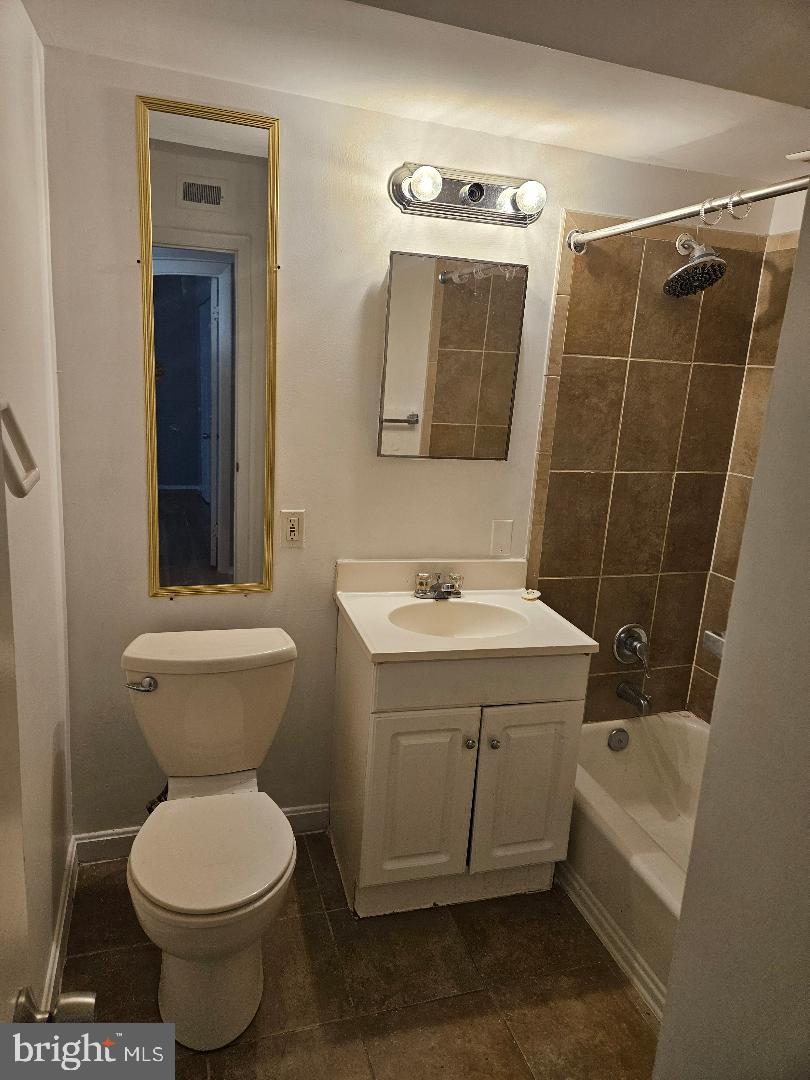 3936 Stone Gate Dr #d Property Photo 6
