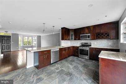 10907 Daniel Sim Ct Property Photo 9