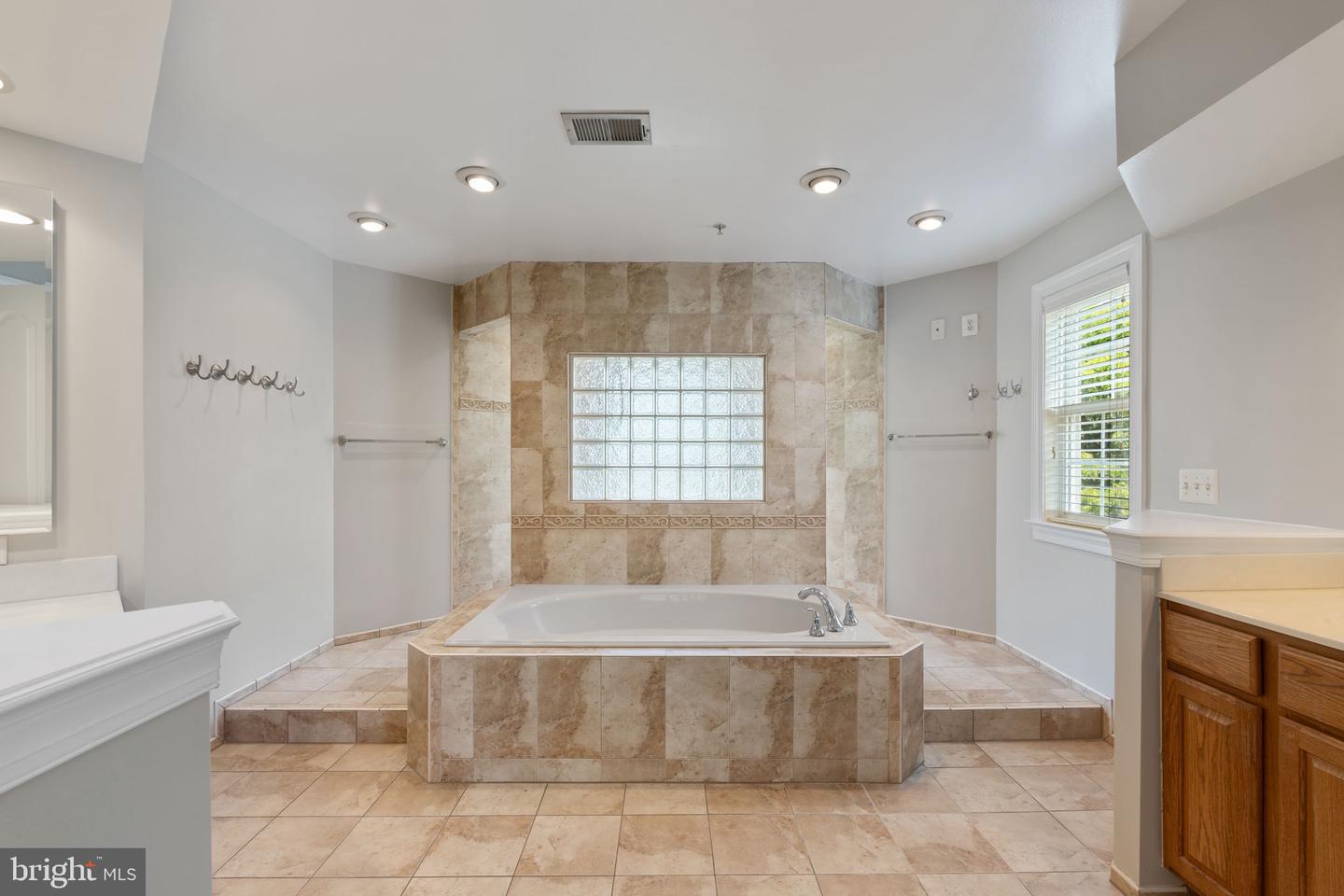 15436 Symondsbury Way Property Photo 29