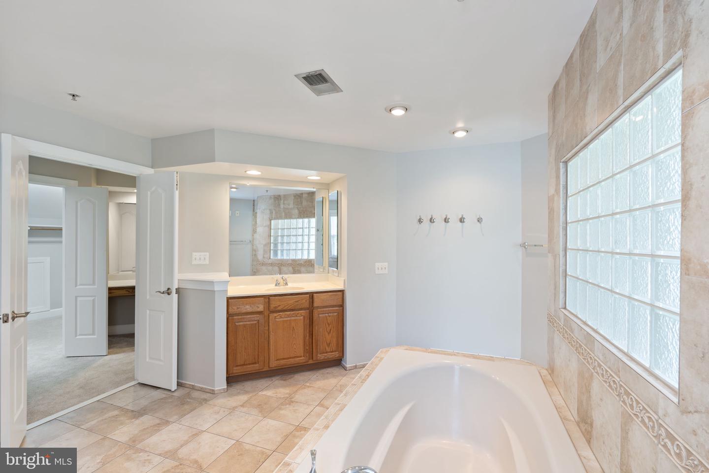 15436 Symondsbury Way Property Photo 32