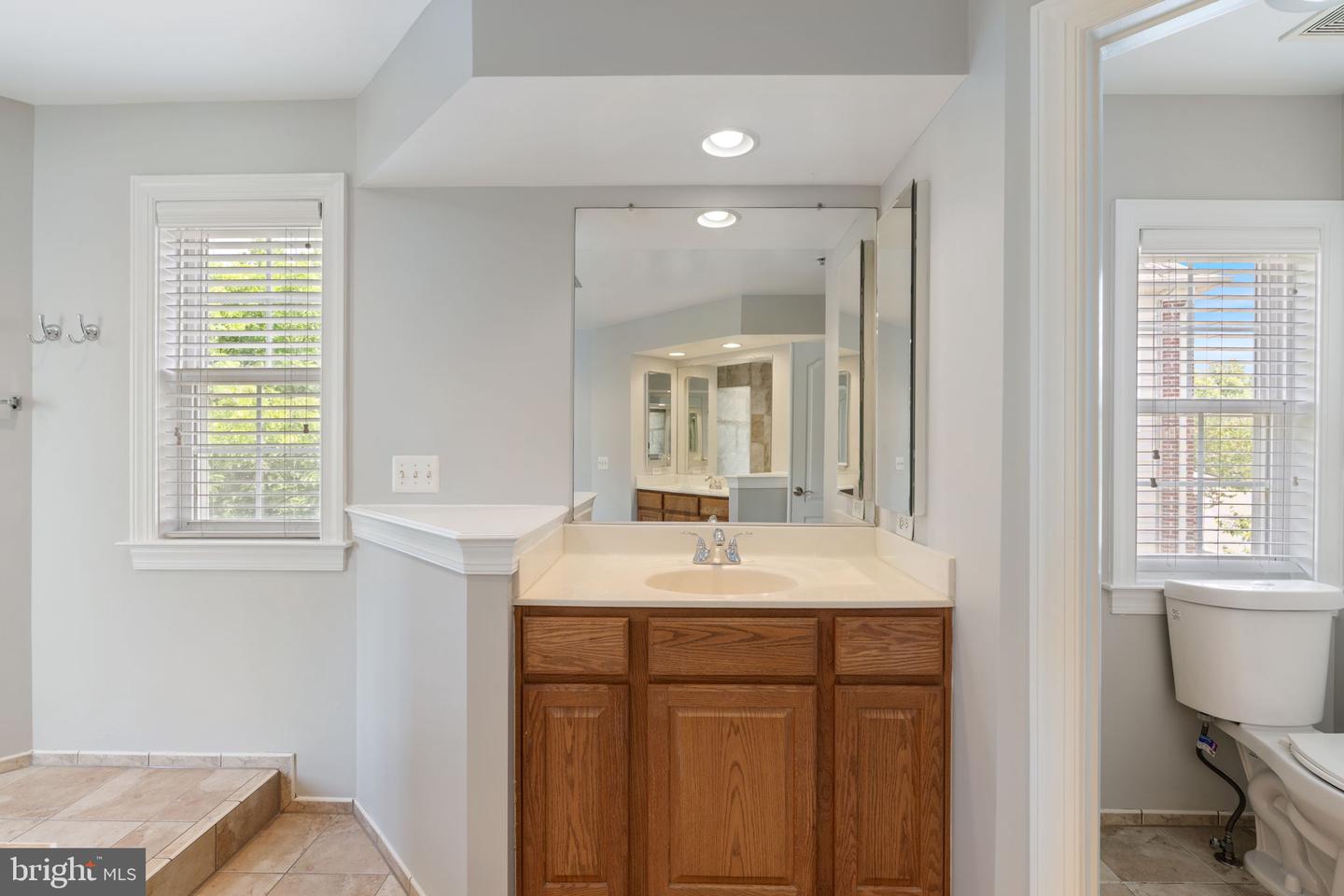 15436 Symondsbury Way Property Photo 33