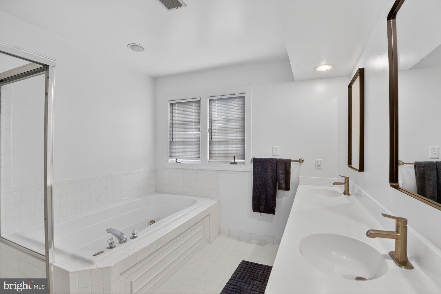 11901 Shakespeare Ct Property Photo 35