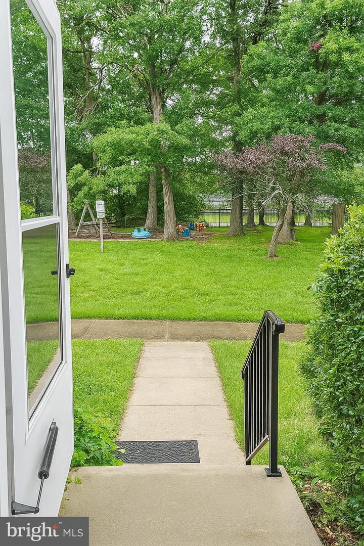 6924 Woodstream Ln Property Photo 3