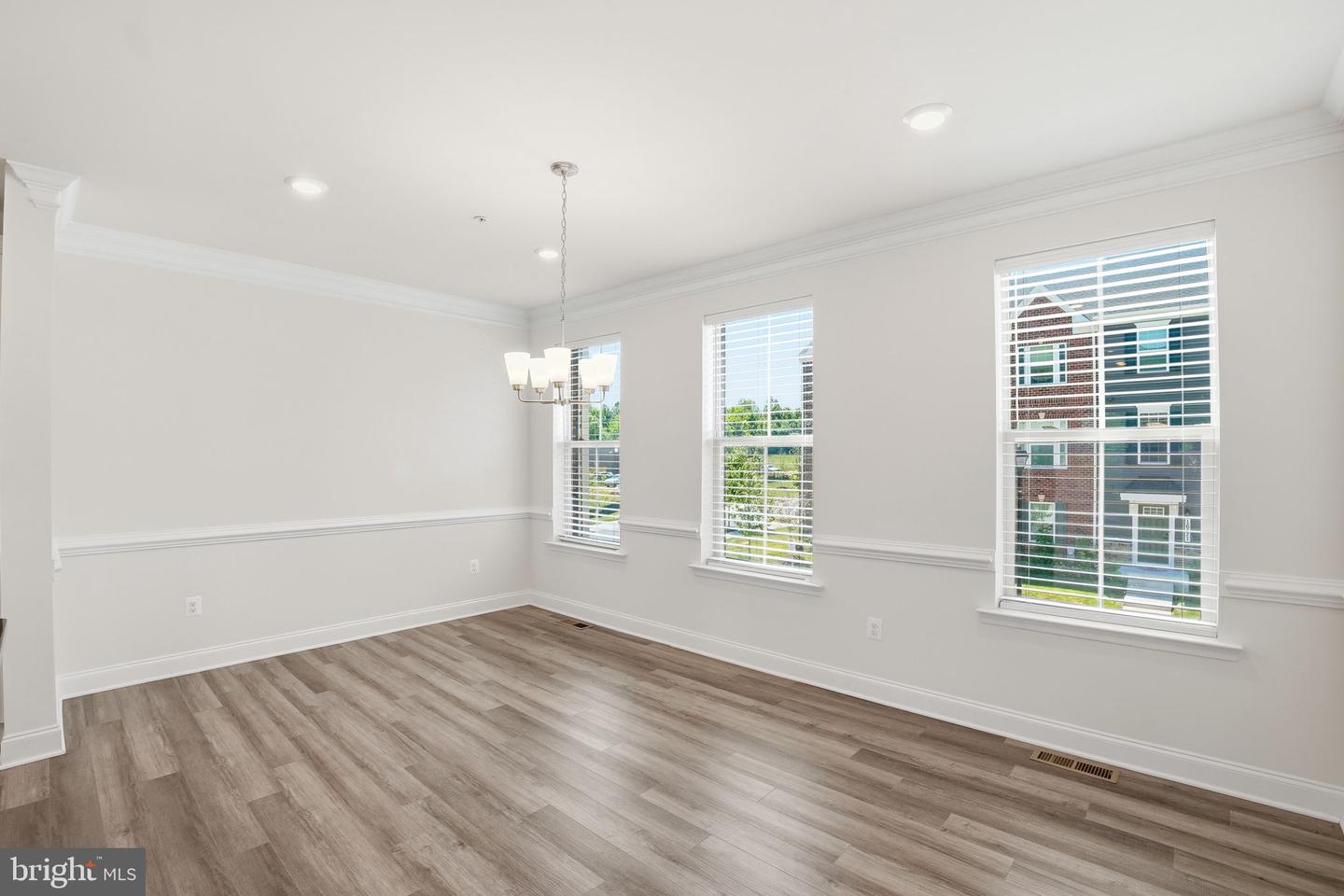 16572 Fife Way Property Photo 7