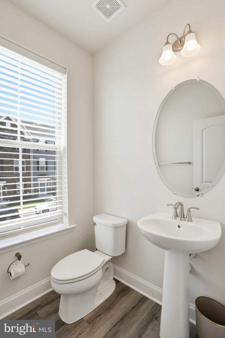 16572 Fife Way Property Photo 9
