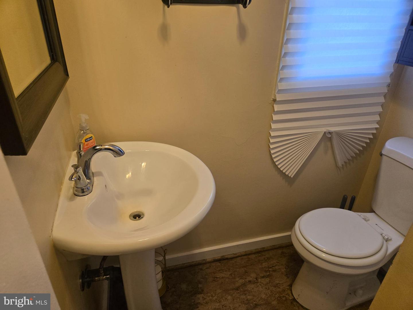 2345 Iverson St Property Photo 6