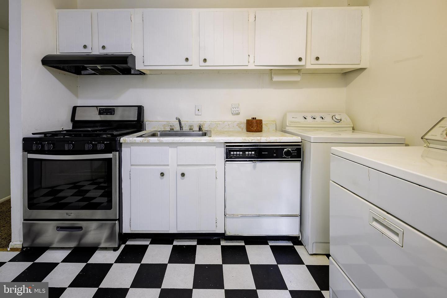 8419 Greenbelt Rd #101 Property Photo 11