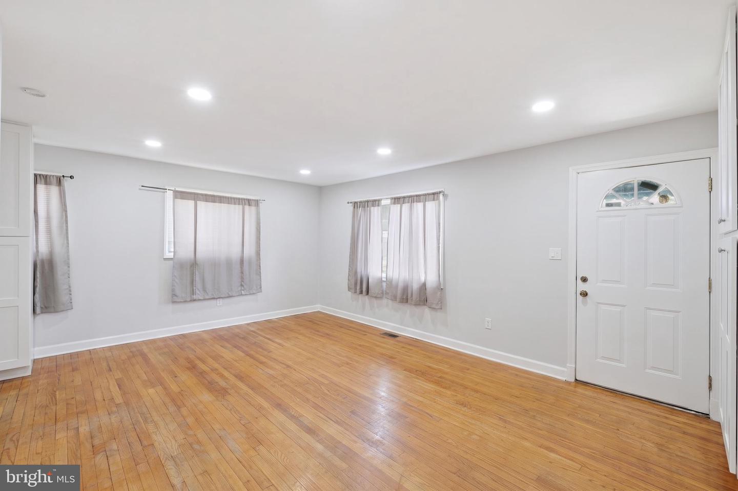 2607 Lakehurst Ave Property Photo 2