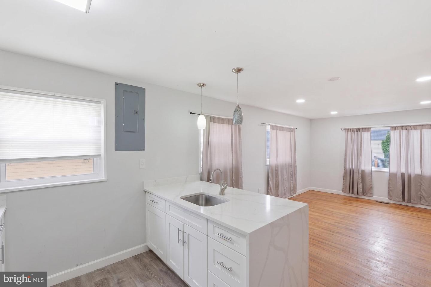 2607 Lakehurst Ave Property Photo 5