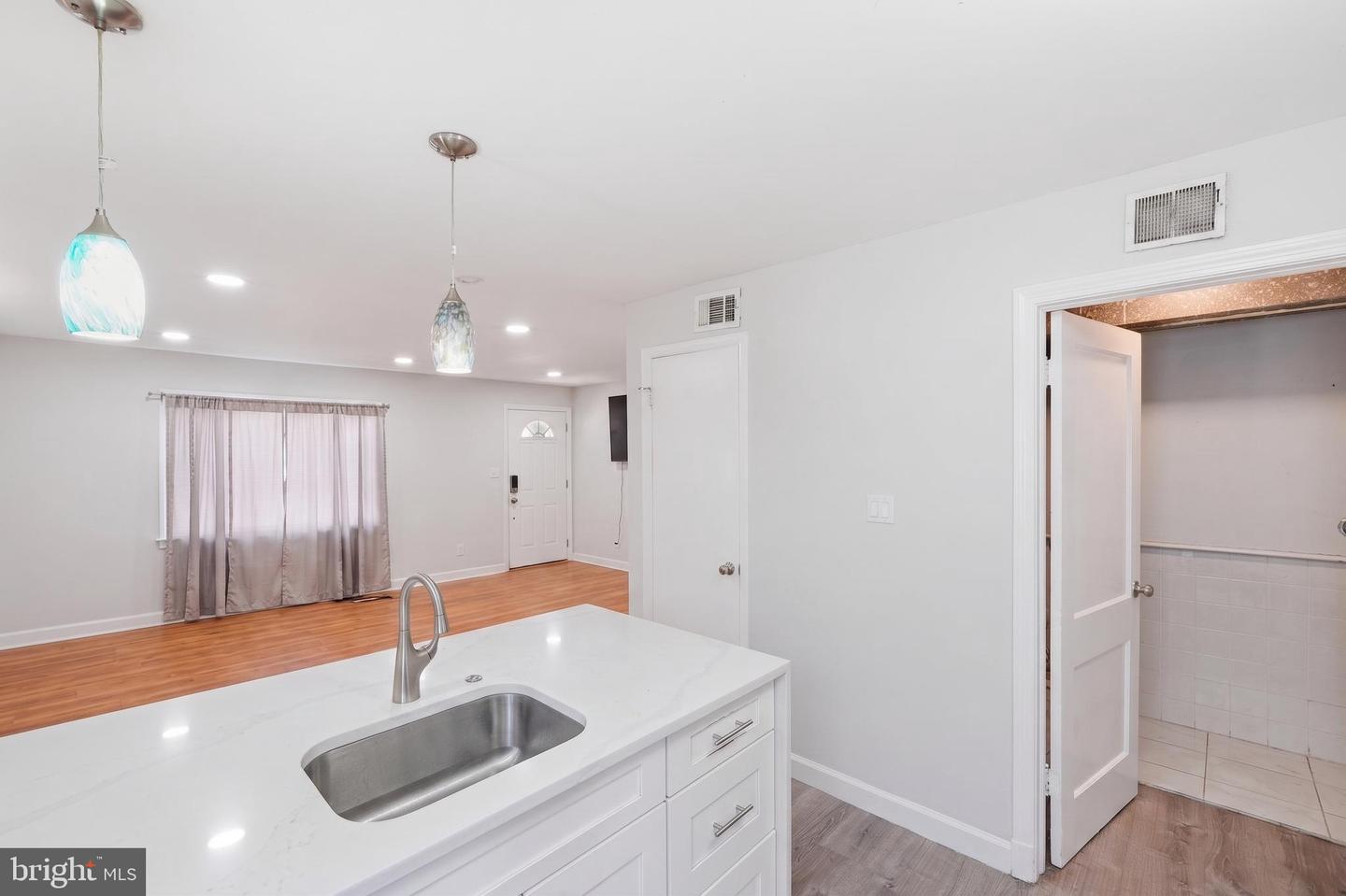 2607 Lakehurst Ave Property Photo 6