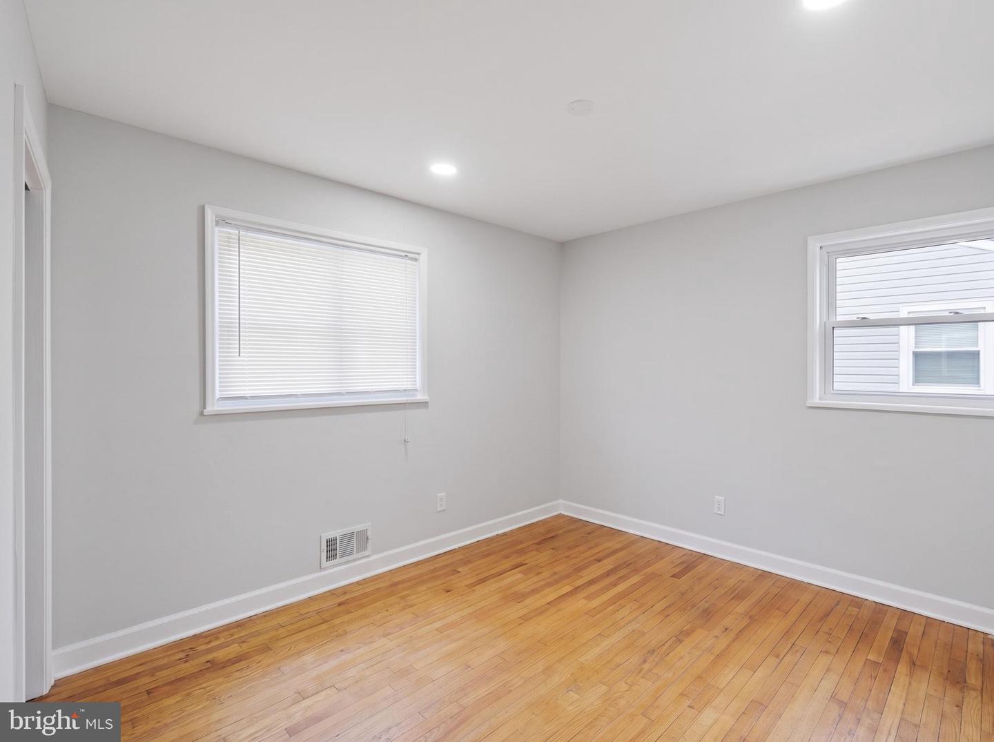 2607 Lakehurst Ave Property Photo 12