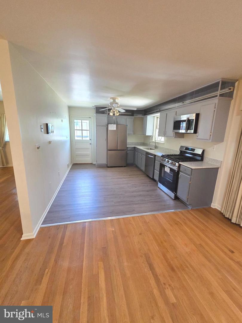 10902 Exeter Ct Property Photo 5