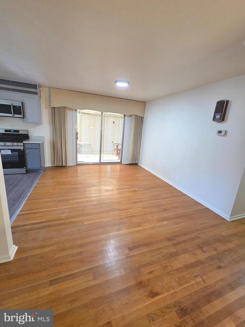 10902 Exeter Ct Property Photo 6