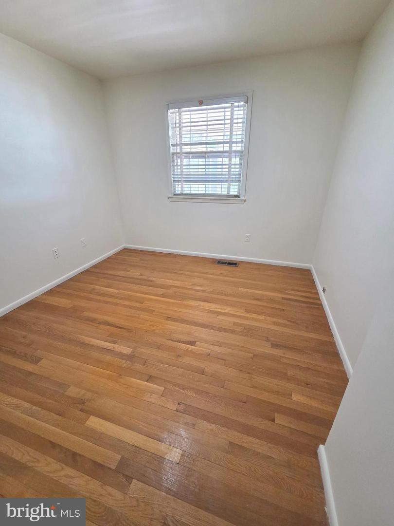 10902 Exeter Ct Property Photo 8