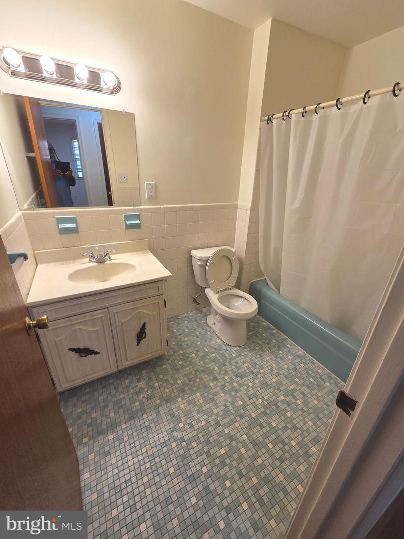 10902 Exeter Ct Property Photo 9