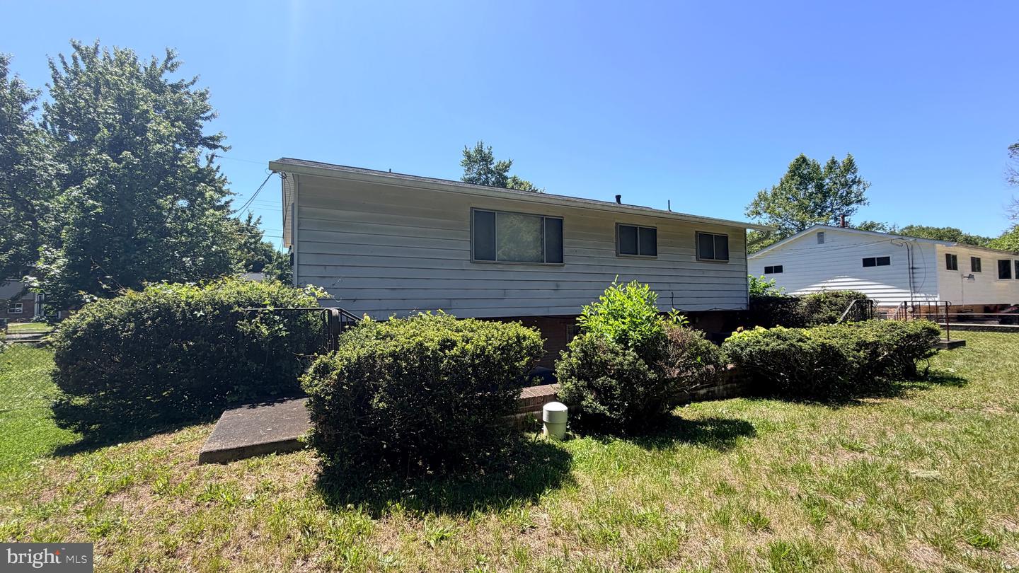 6000 Ladd Rd Property Photo 4