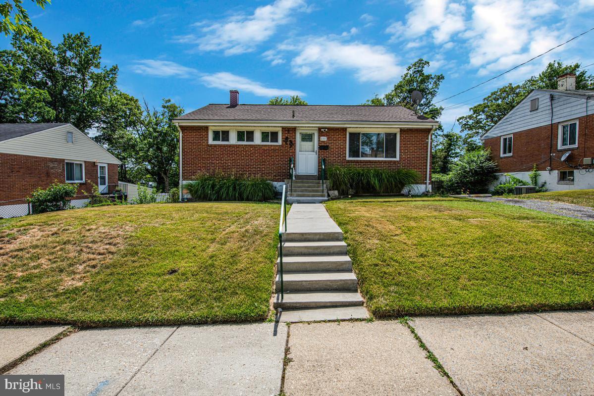 4702 66th Pl Property Photo 3