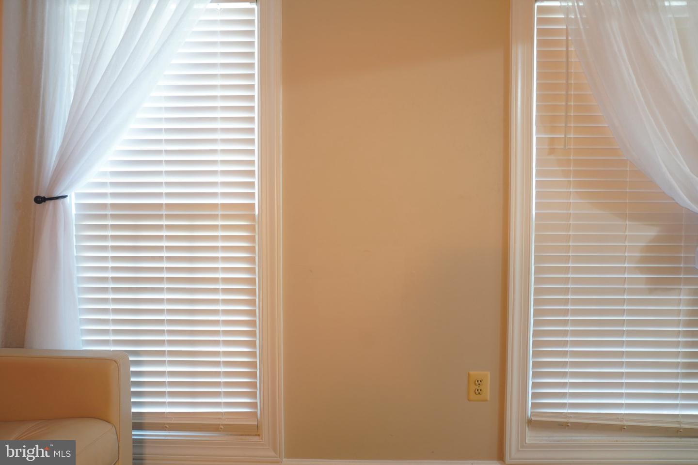 15407 Jennings Ln Property Photo 4