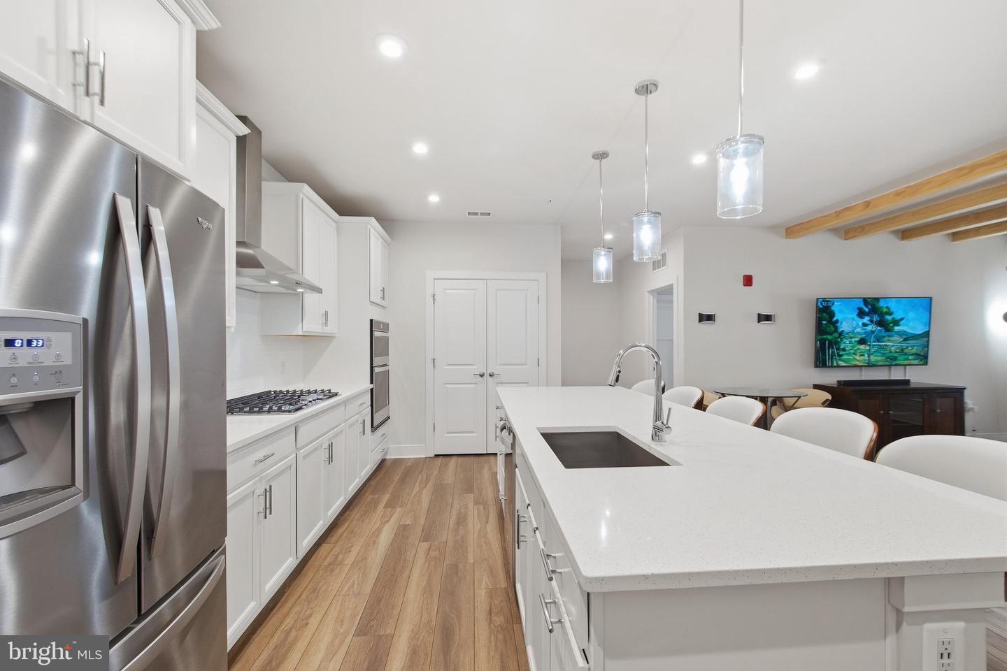 100 Saint Ives Pl #108 Property Photo 6