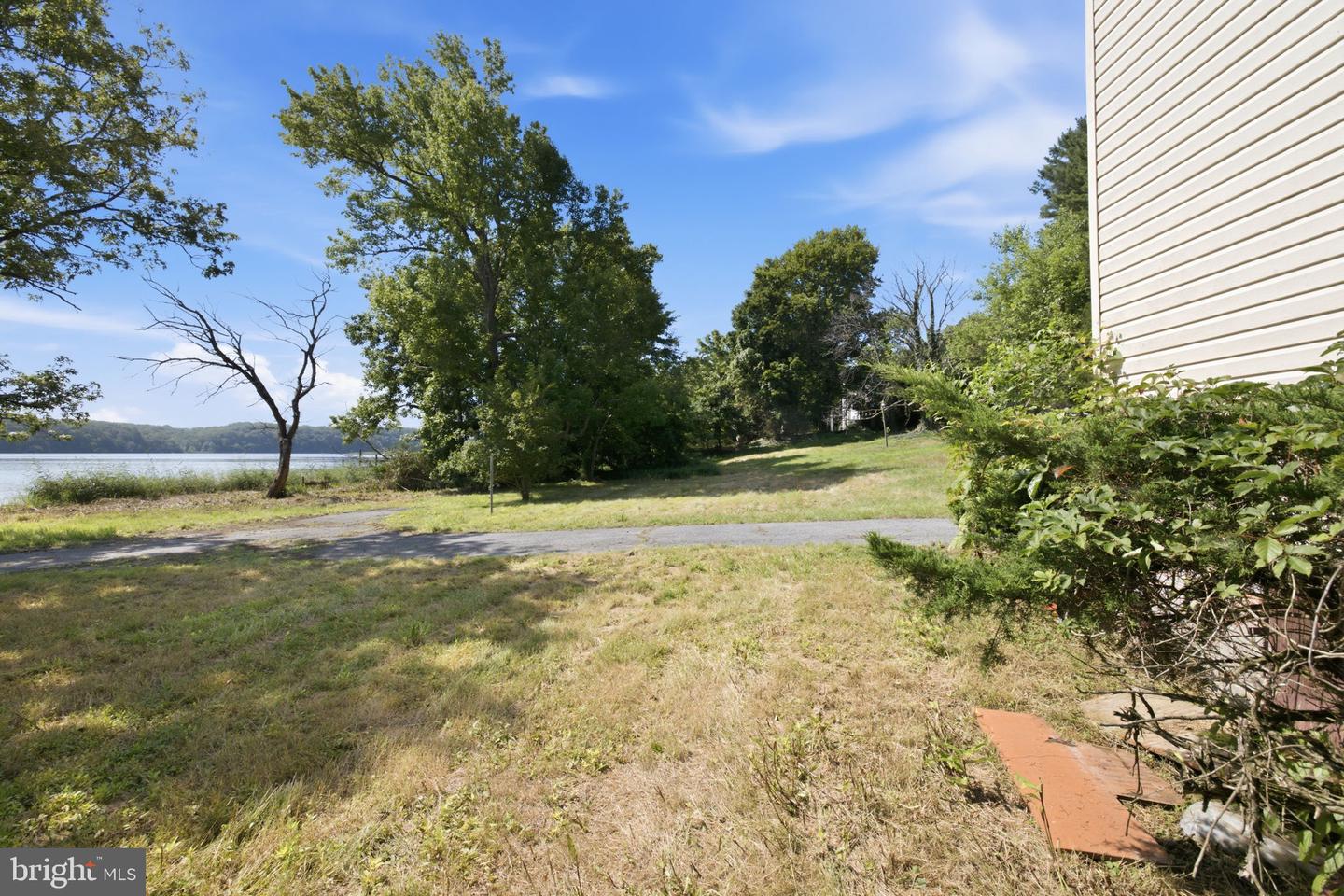 17501 Watershed Dr Property Photo 4