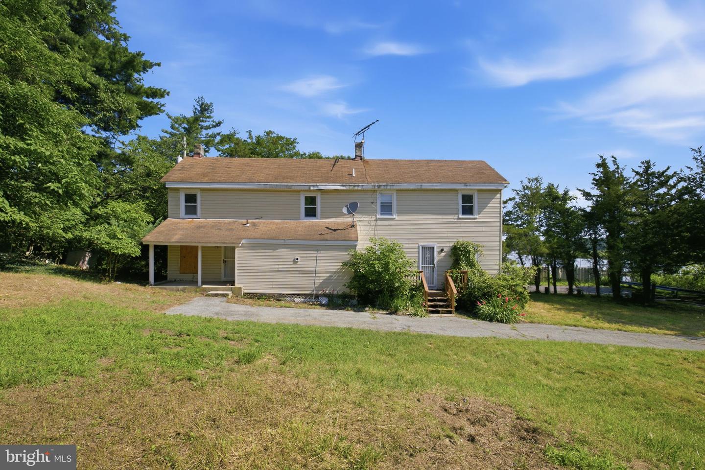17501 Watershed Dr Property Photo 5