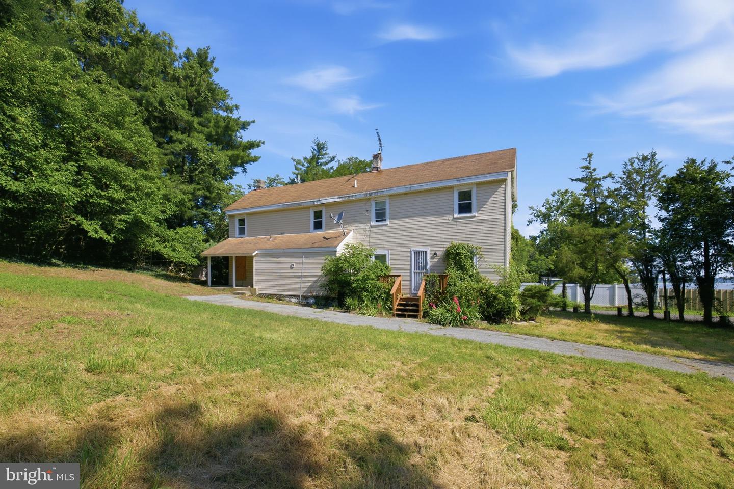 17501 Watershed Dr Property Photo 6