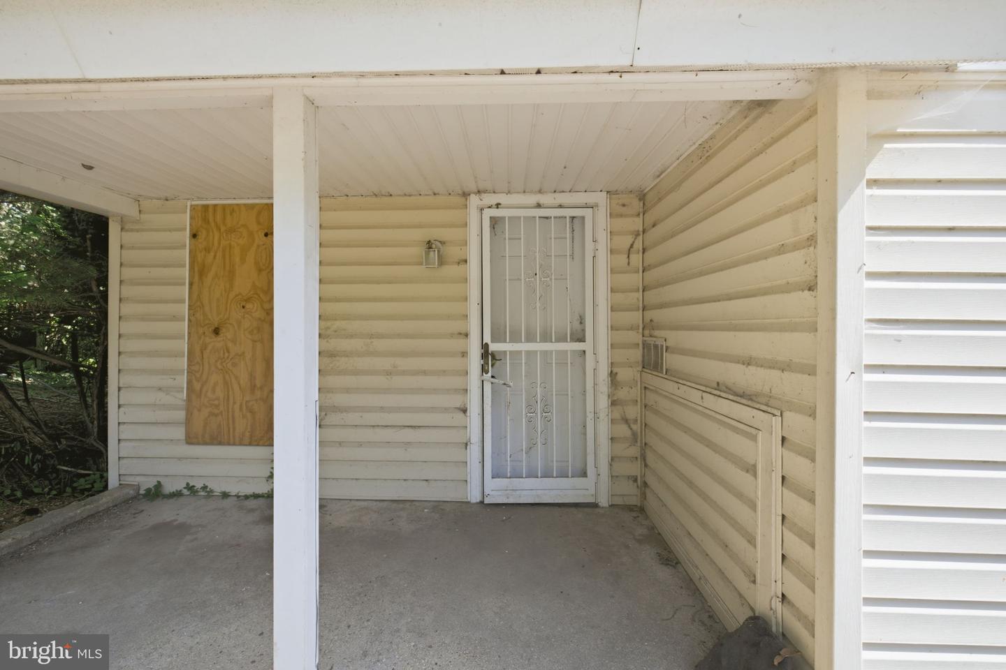 17501 Watershed Dr Property Photo 8