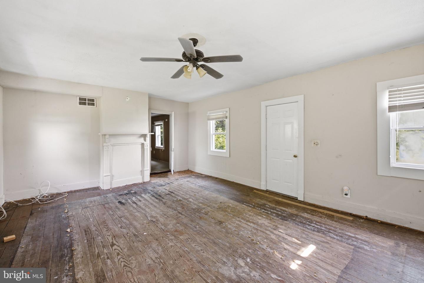 17501 Watershed Dr Property Photo 9