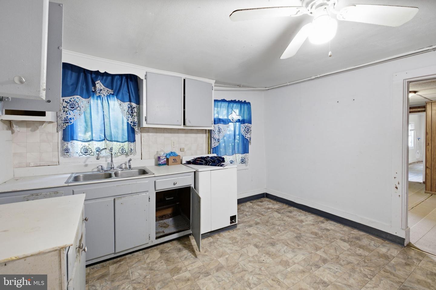 17501 Watershed Dr Property Photo 12