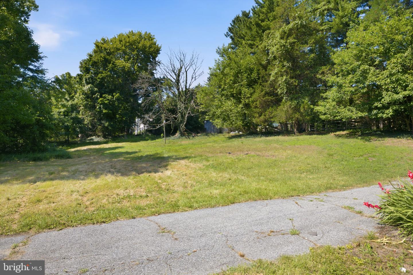 17501 Watershed Dr Property Photo 31