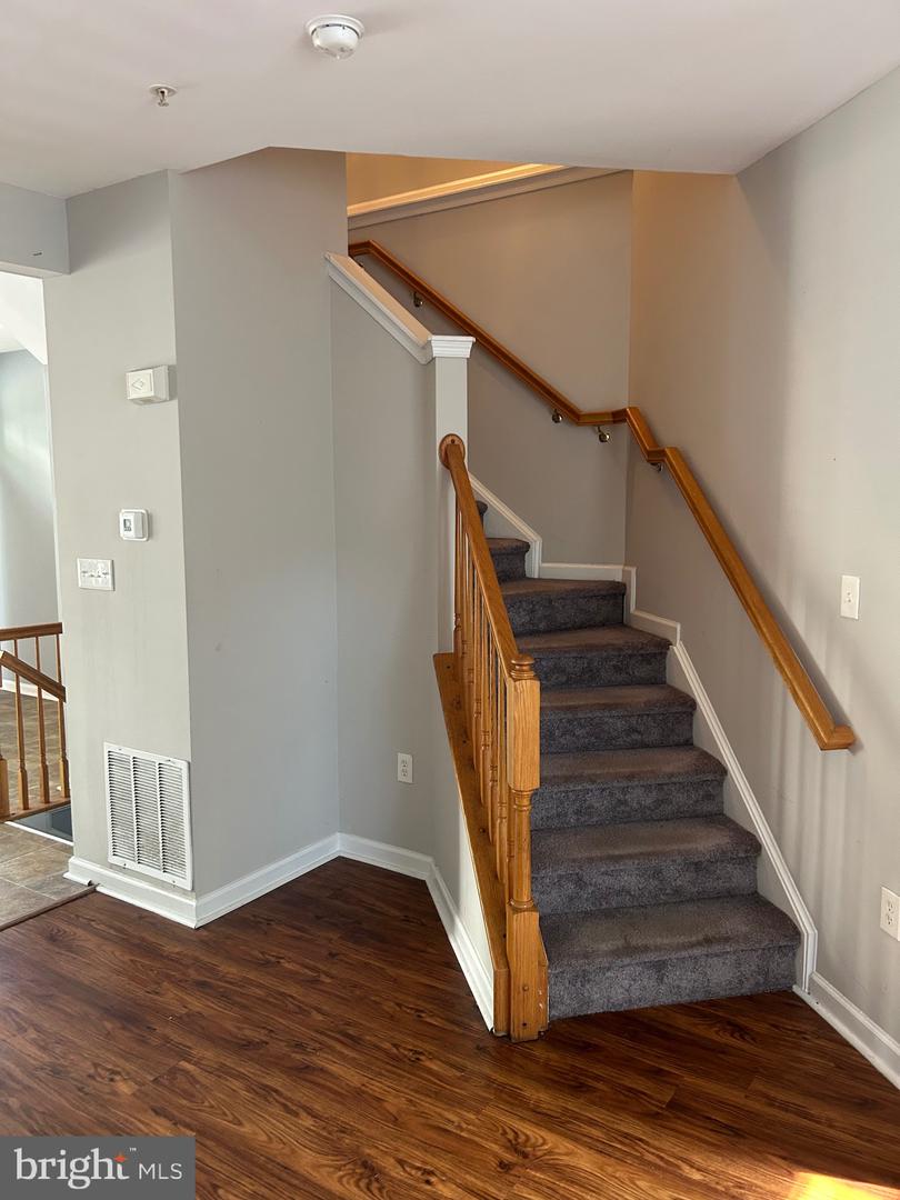 9602 Woodview Dr Property Photo 4