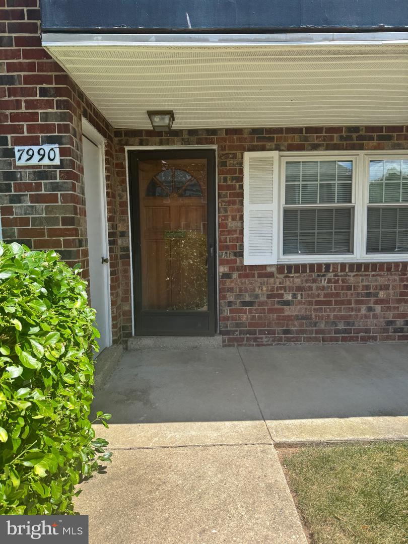 7990 LAKECREST DR Property Photo 1