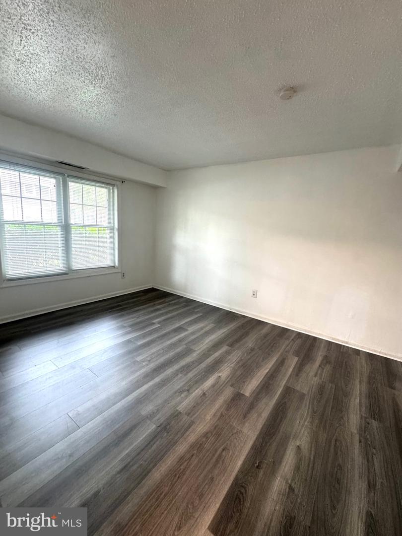 7990 Lakecrest Dr Property Photo 5
