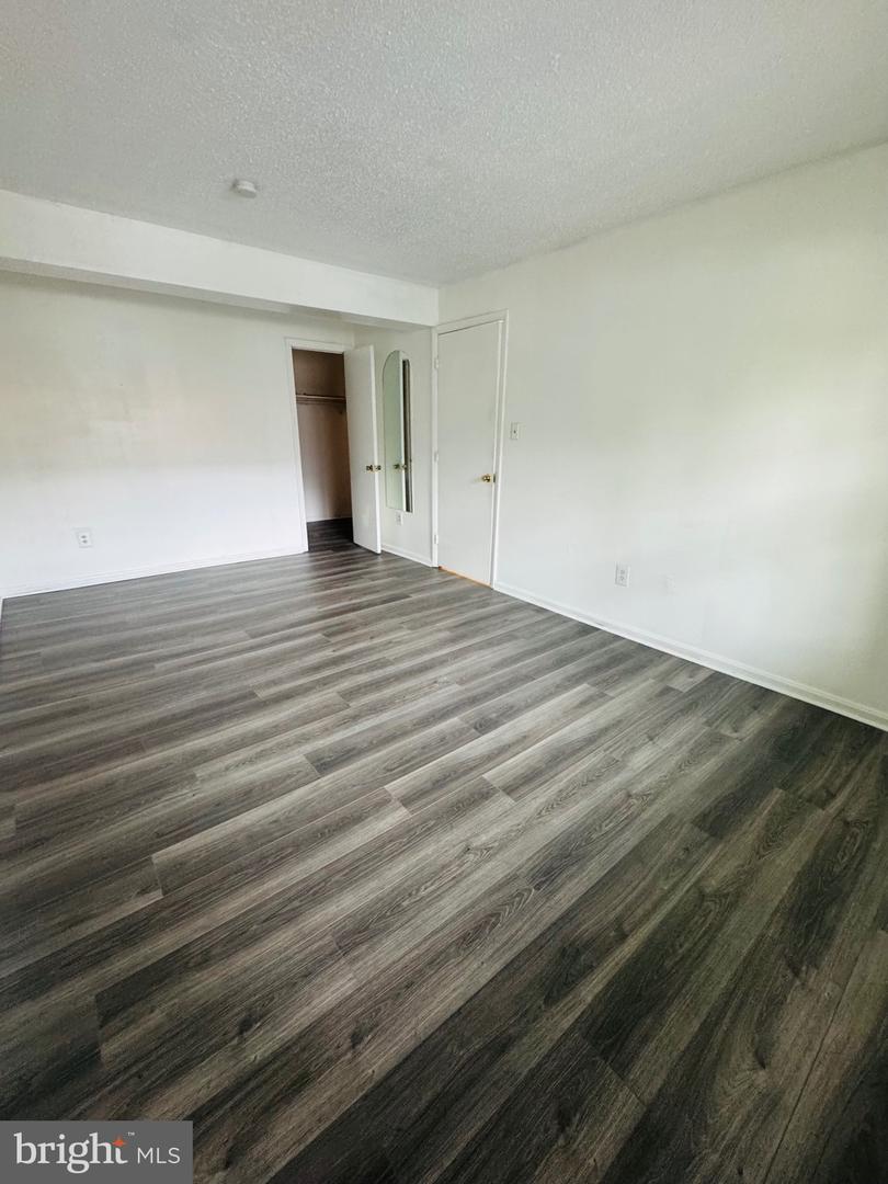7990 Lakecrest Dr Property Photo 6