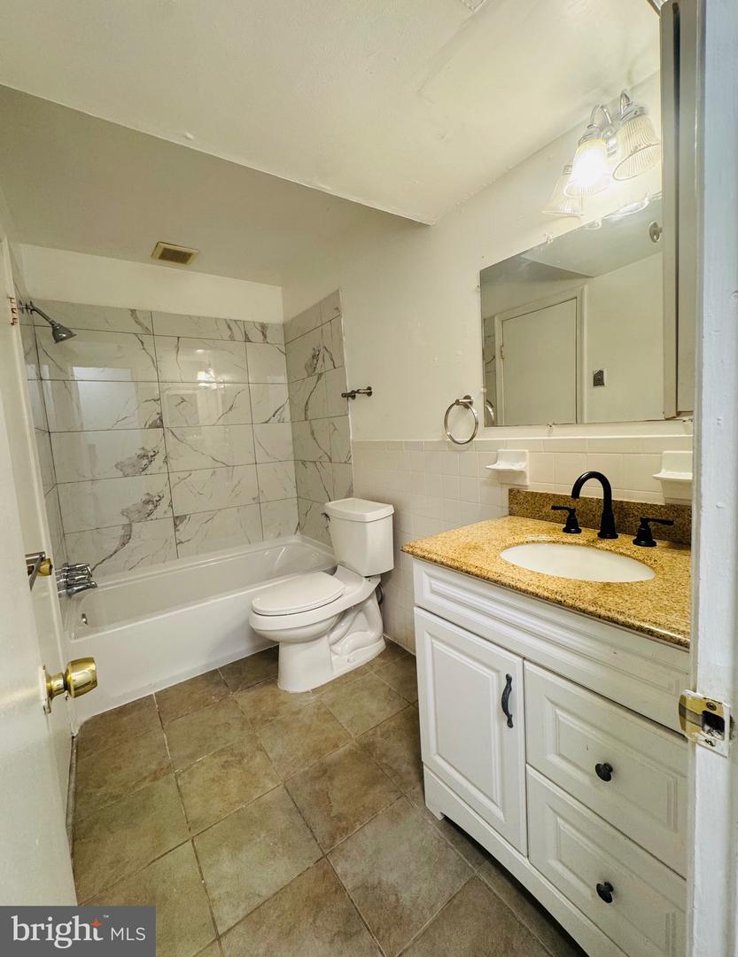 7990 Lakecrest Dr Property Photo 7