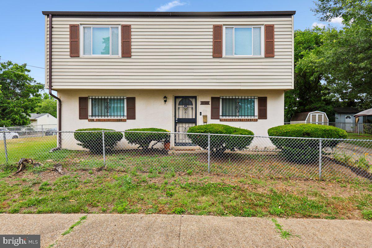 605 HEDGELEAF AVE Property Photo 1
