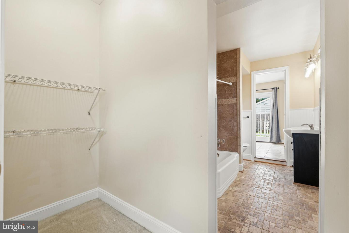5033 Emo St Property Photo 27