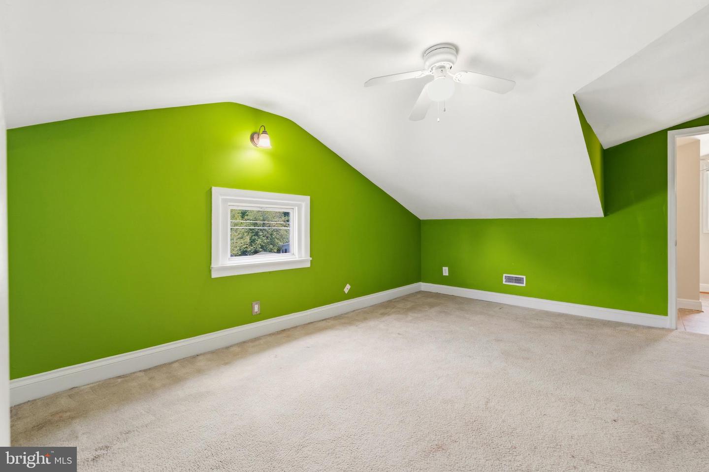5033 Emo St Property Photo 35