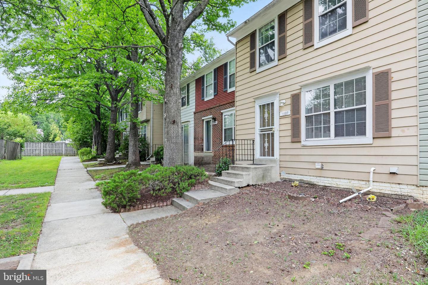 1007 Saint Michaels Dr Property Photo 3