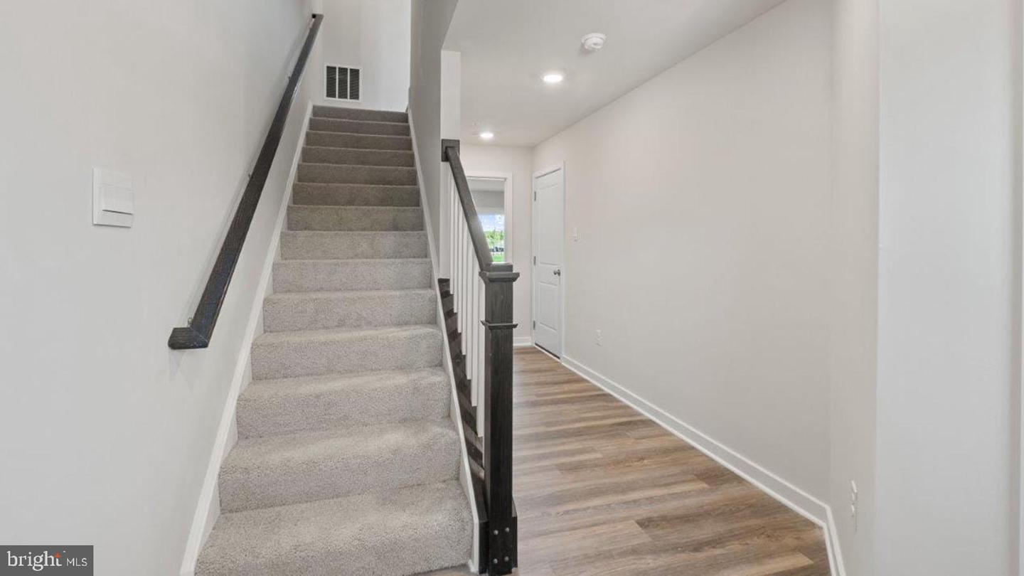 7533 Silver Thread Way Property Photo 5