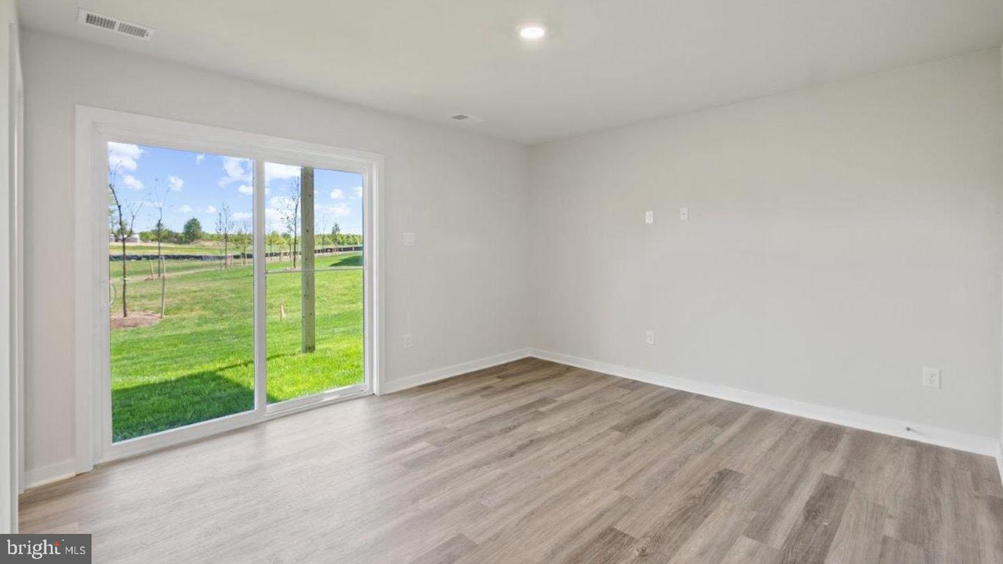 7533 Silver Thread Way Property Photo 7