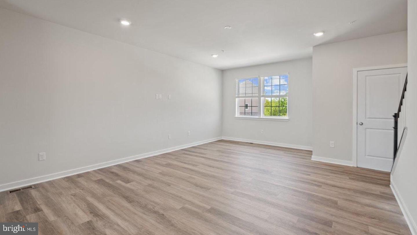 7533 Silver Thread Way Property Photo 10