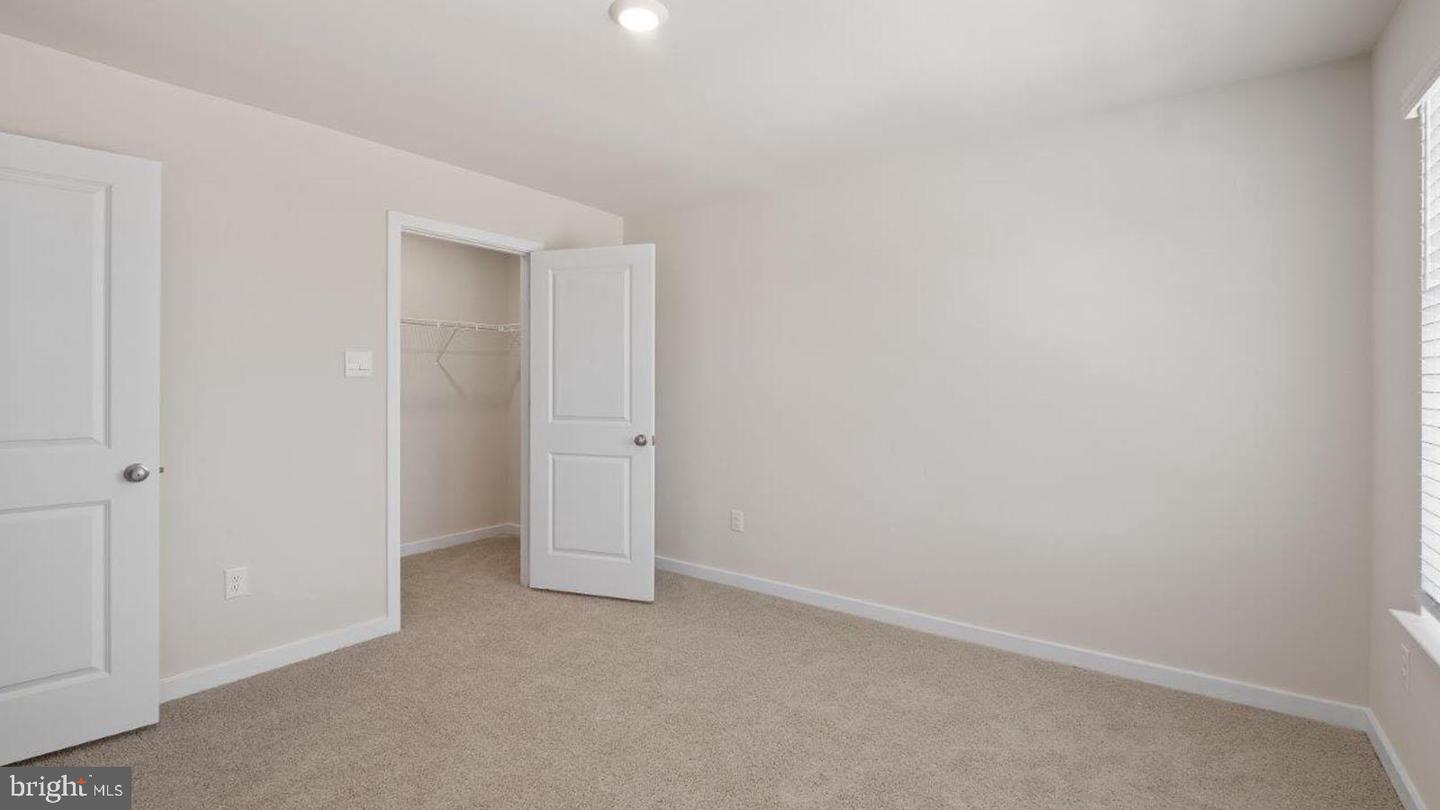 7533 Silver Thread Way Property Photo 27