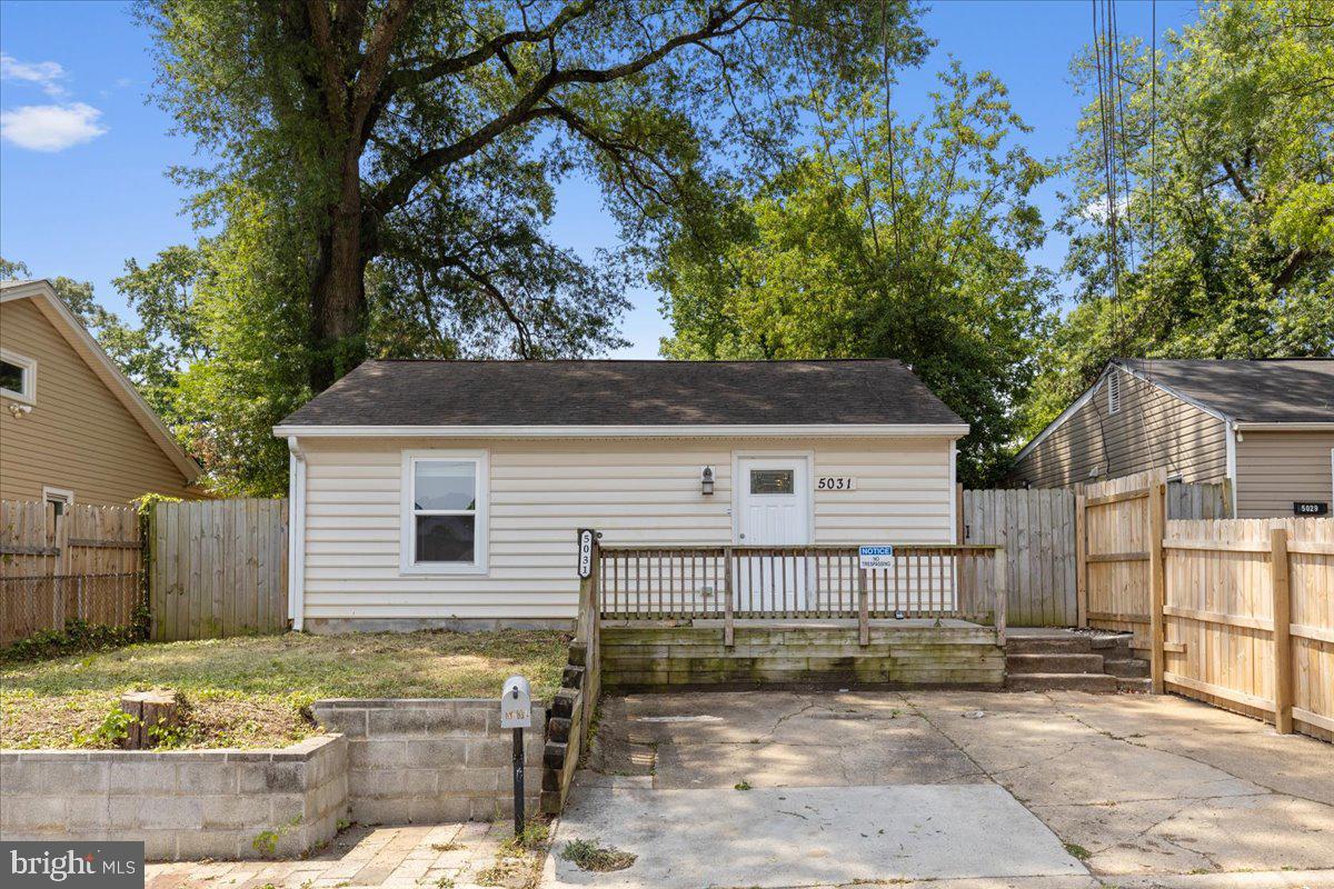 5031 Emo St Property Photo 1